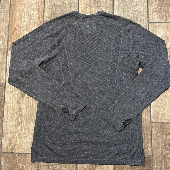 EUC Lululemon Men’s Gray Metal Tech Vent Long Sleeve Shirt - Picture 2 of 9